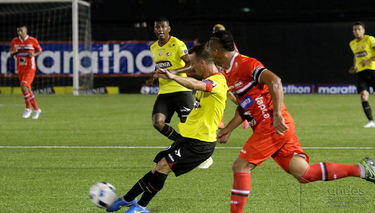 Partido de fútbol ecuatoriano Barcelona SC vs River Ecuador